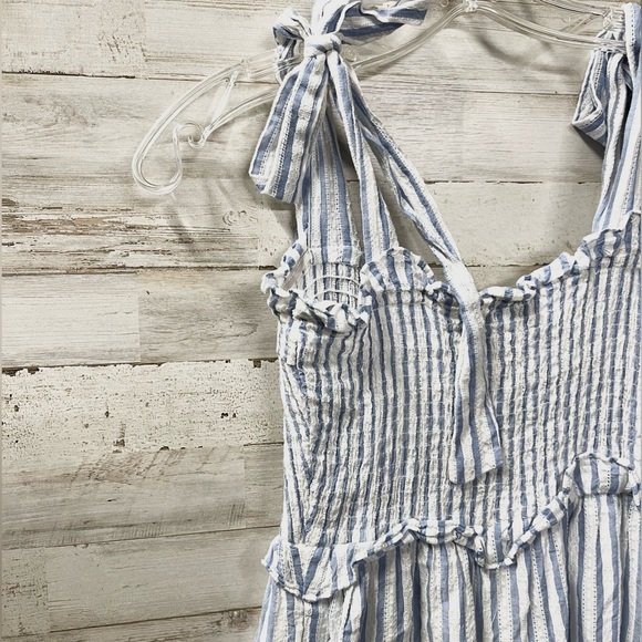 Dress Forum White and Blue Striped Textured Shoulder Tie Dress - Picture 6 of 10